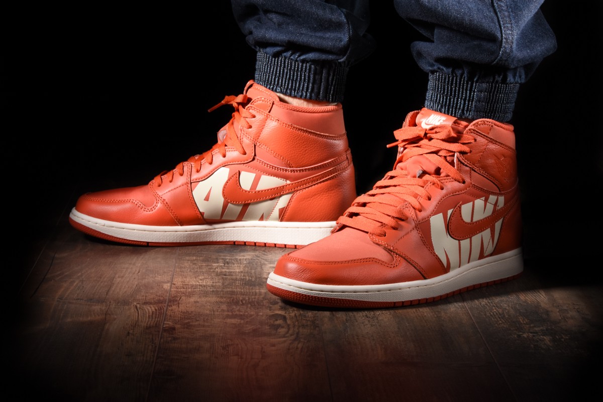 NIKE AIR JORDAN 1 RETRO HIGH OG VINTAGE CORAL