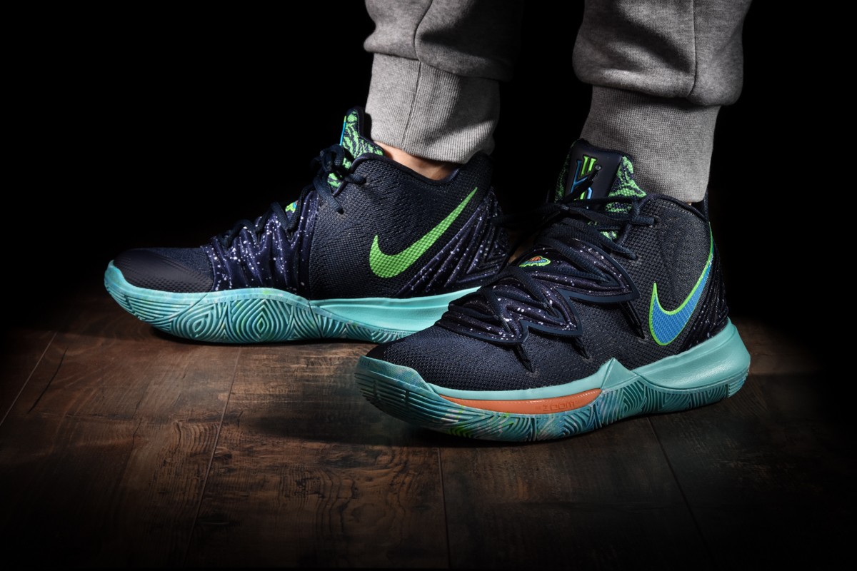 Kyrie irving hot sale ufo shoes