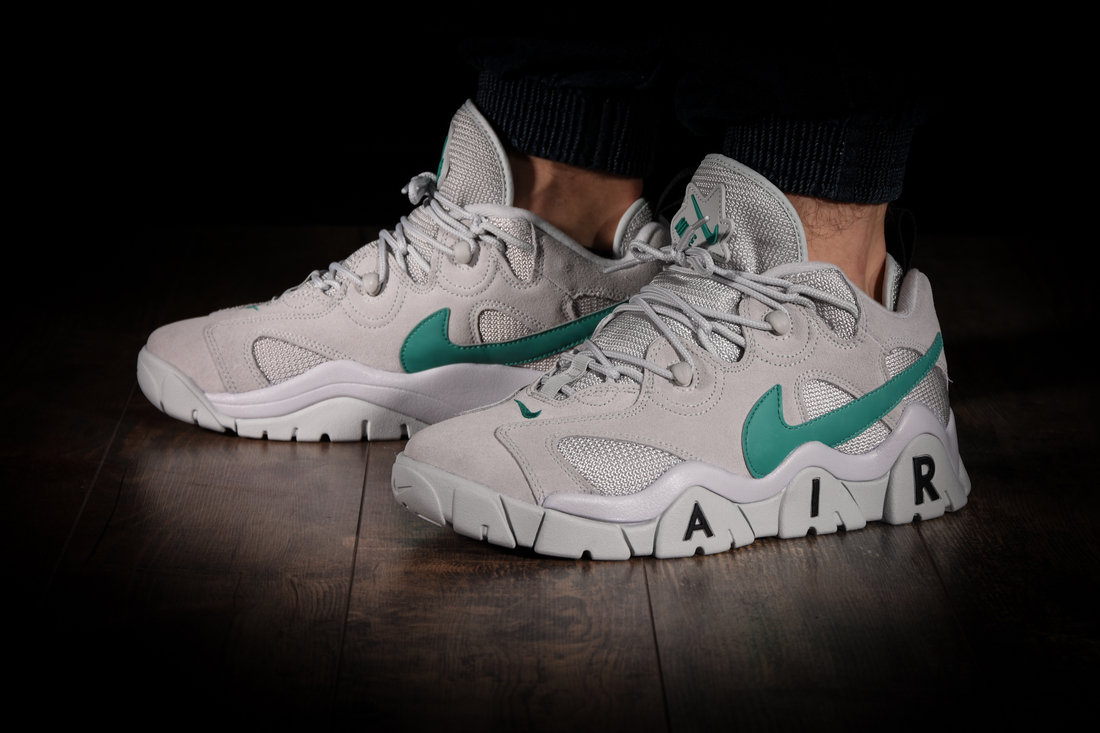 NIKE AIR BARRAGE LOW RETRO NEPTUNE GREEN