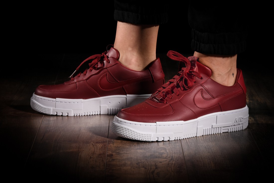 NIKE AIR FORCE 1 LOW '07 WMNS PIXEL TEAM RED