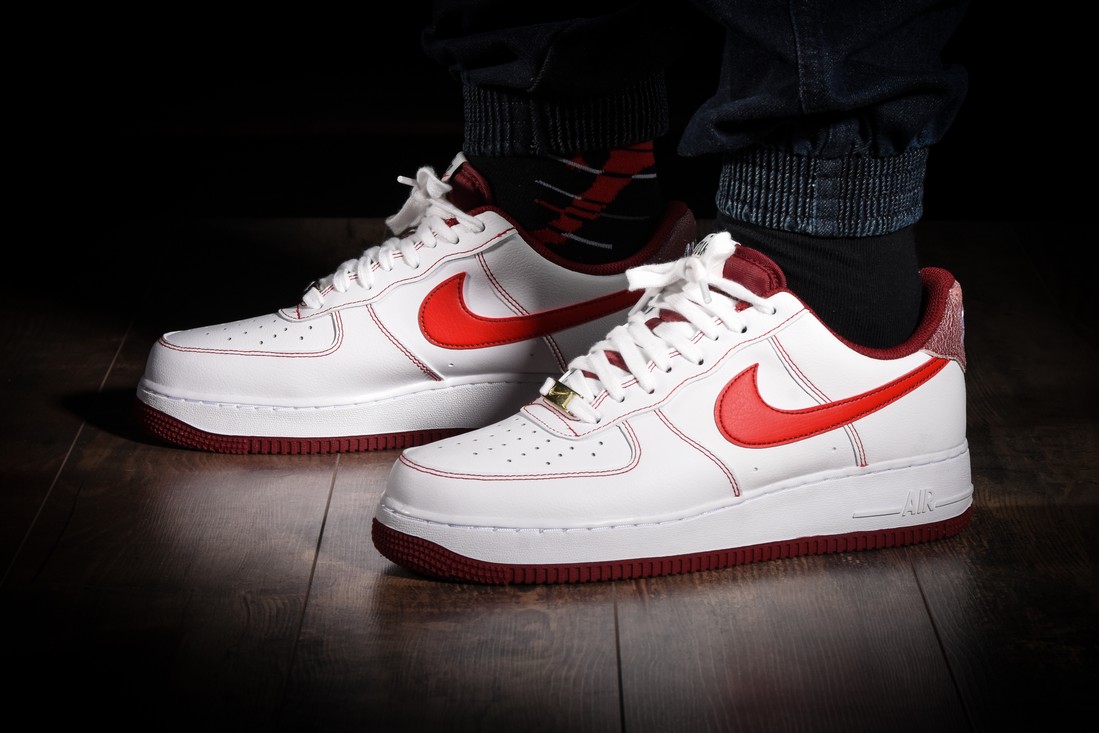 NIKE AIR FORCE 1 LOW FIRST USE WHITE TEAM RED