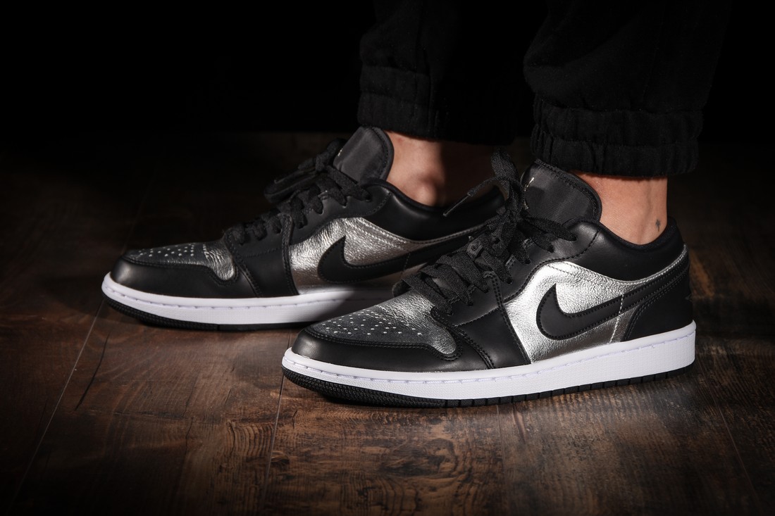 NIKE AIR JORDAN 1 RETRO LOW SE WMNS BLACK METALLIC SILVER